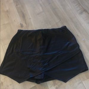 Skirt-like shorts